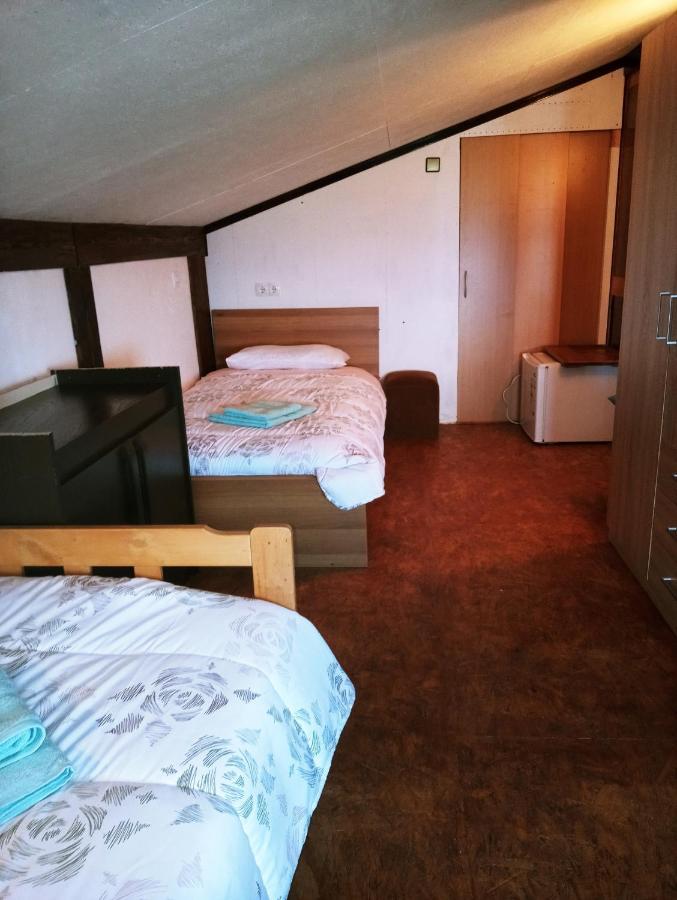 Apartments Pomjan Pogled Na Gore מראה חיצוני תמונה