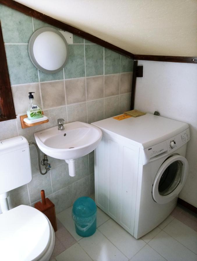 Apartments Pomjan Pogled Na Gore מראה חיצוני תמונה