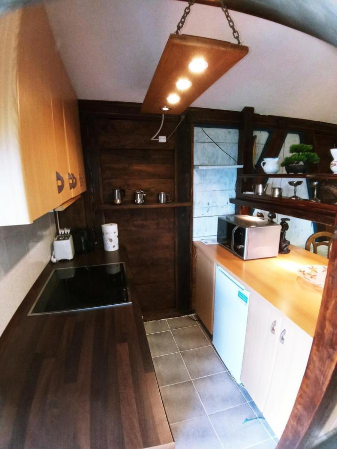 Apartments Pomjan Pogled Na Gore מראה חיצוני תמונה
